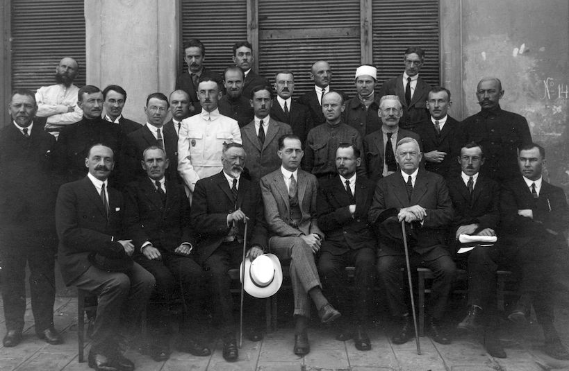Преподаватели технических курсов в Софии, 1923 год. (YMCA + Mr. Smith.) Михаил Васнецов во втором ряду (стоит), второй справа.