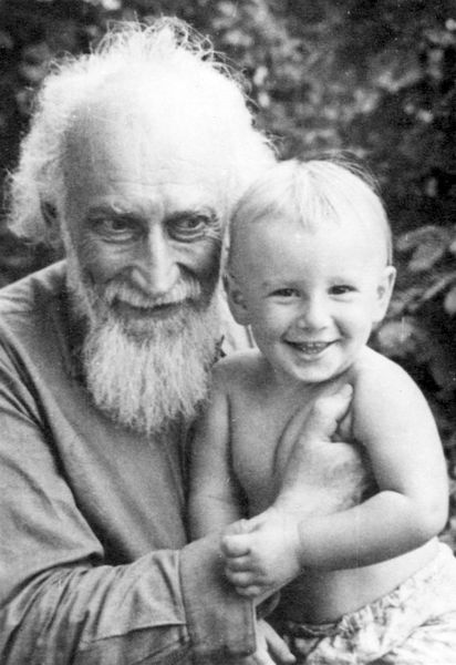 Август 1957 года. В Киеве с внуком Михаилом. 
