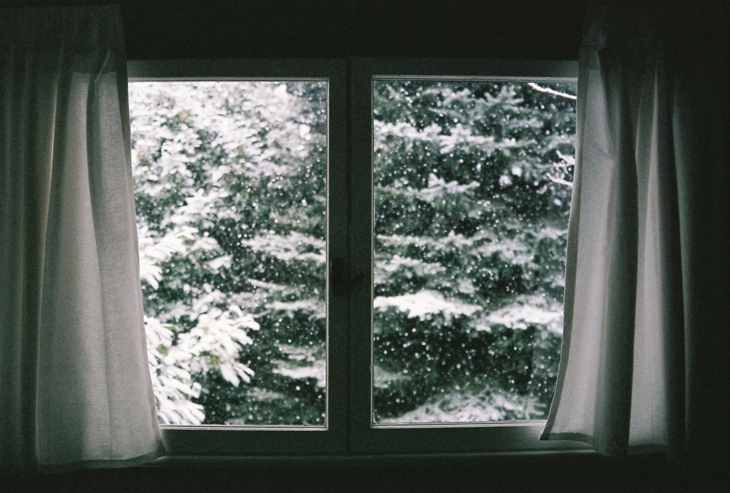 снег за окном.jpg