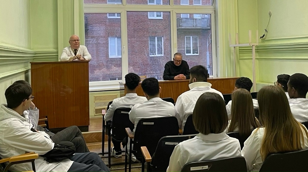 Основной доклад «Достоевский и Пермь» сделал доцент, писатель М. Ордынский- Давидов. Основной доклад «Достоевский и Пермь» сделал доцент, писатель М. Ордынский- Давидов.