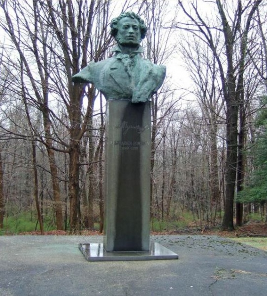 Памятник Пушкину в Монро