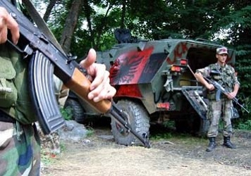 Албанские боевики у своего БТР.